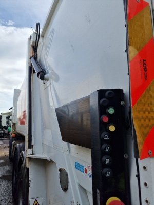 2009 Mercedes Econic 2629 6x4 Refuse Rigid - 12