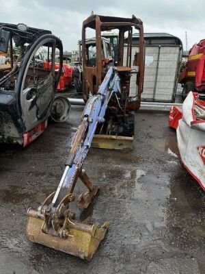 Takeuchi Mini Digger & Bucket