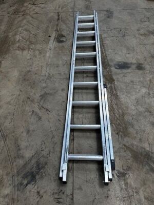 New & Unused Lyte 10 Tread Double Extension Ladders and Stabiliser Bar 4.88 Max 