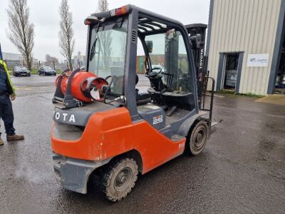 2013 Toyota 02-8FGF25 Triple Mast Gas Forklift