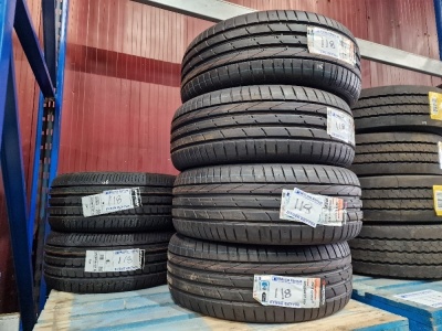 6x Unused Tyres; 2x Avon 225/40 R18, 4x Hankook 225/55 R17