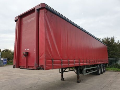 2003 SDC 13.7 Triaxle Curtainside Trailer