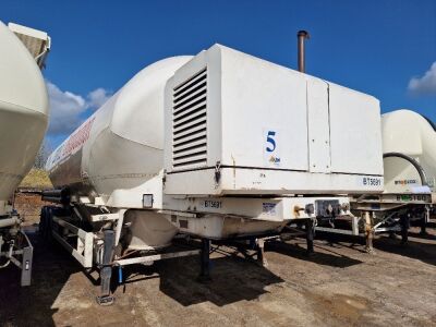 2015 Spitzer Triaxle 49³ 3 Pot Powder Tank Trailer