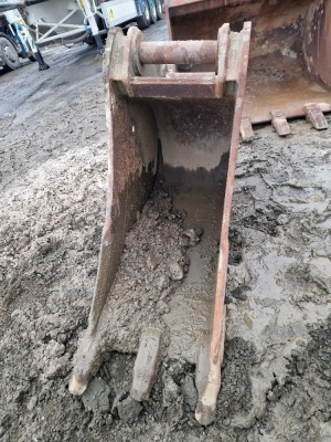 18" Digging Bucket 80mm Pins - 3