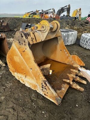 CAT 5ft Digging Bucket - 100mm Pins