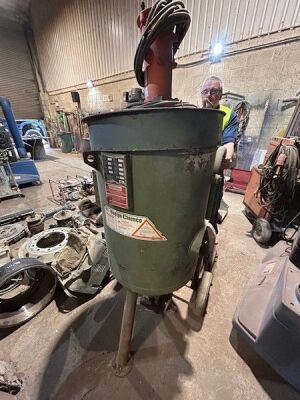Hodge Clemco Industrial Sand Blasting Machine - 2