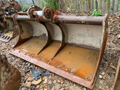 Miller 8ft Ditching Bucket 90mm Pins