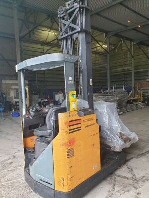 2002 Toyota 7FE8E16-3 Electric Reach Truck - 3