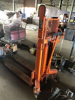 BT BTSV06H Hi-Lift Pallet Truck