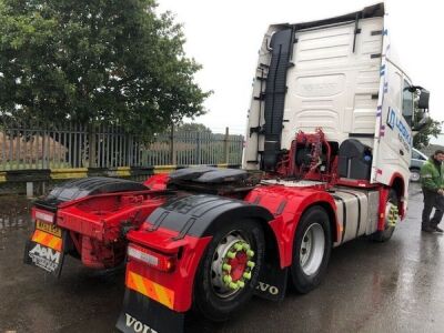 2013 Volvo FH Globetrotter 6x2 Tag Axle Tractor Unit - 3