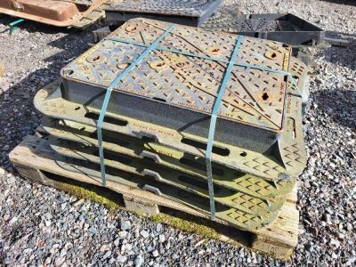 4x Steel Manhole Covers