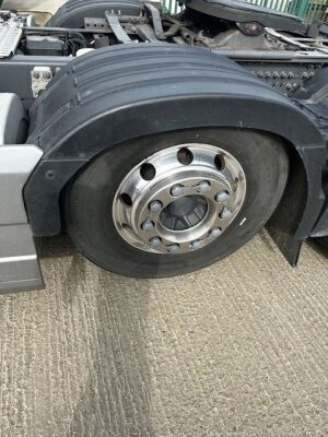 2019 Volvo FH500 6x2 Midlift Tractor Unit - 9