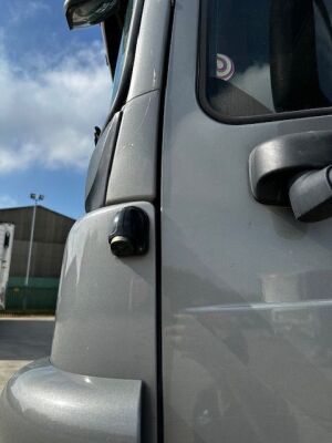 2013 DAF XF 105.460 6x2 Midlift Tractor Unit - 7