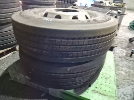 2x 315/80r22.5 Kumho Front Steer Tyres, Alloys & Rims