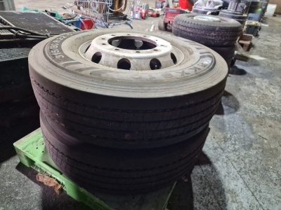 2x 315/80r22.5 Kumho Front Steer Tyres, Alloys & Rims - 3