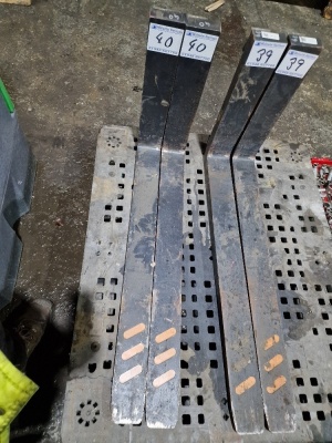 Pair of Vetter Forklift Forks 1m Long