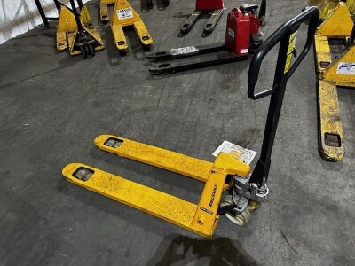 Total Source 2500kg Pallet Truck