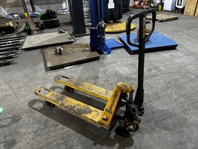 Total Source 2500kg Pallet Truck