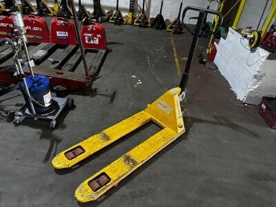 Total Source 2500kg Pallet Truck