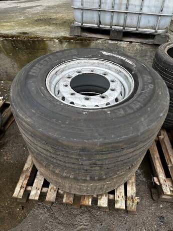 2x 385/65R22.5 Tyres & Rims