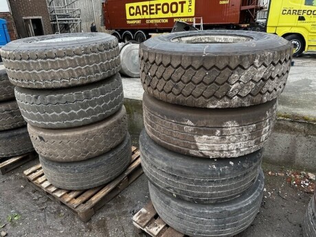 8x 385 65 R22.5 Tyres & Rims