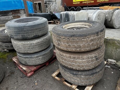 6x 385 65 R22.5 Tyres & Rims