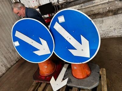 2x Traffic Cones & Direction Signs