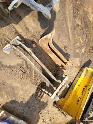 2x Excavator Trench Attachments + Top Plate - 35mm Pins