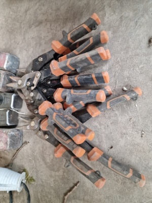 5x Lump Hammers & 7 x Wire Snips - 2