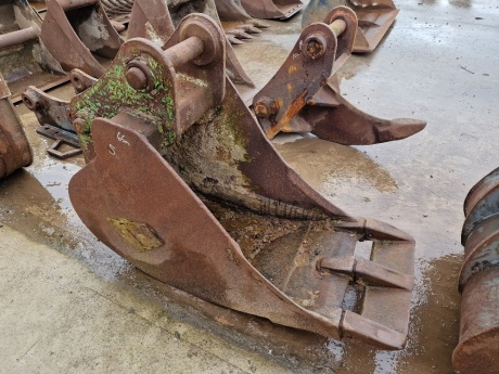 JCB 2ft Digging Bucket 65mm Pins 