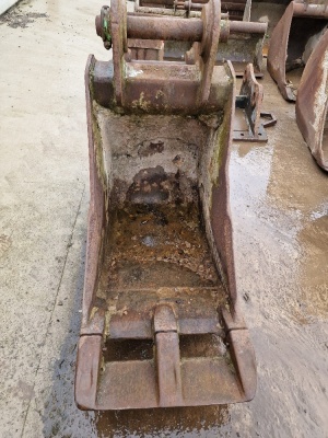 JCB 2ft Digging Bucket 65mm Pins  - 2