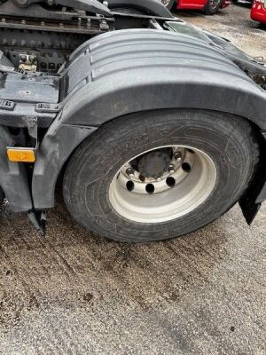 2015 Volvo FH16 750 6x2 Midlift Tractor Unit - 9