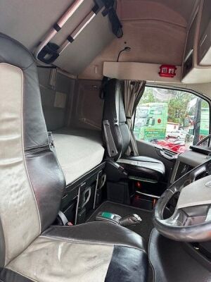 2016 Volvo FH500 XL Globetrotter 6x2 Midlift Tractor Unit - 15