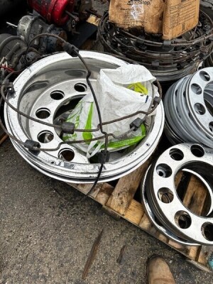 Quantity of Wheel Trims & Accessories - 5