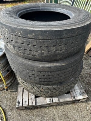 3x Tyres - 2x 315 70 R22.5,1x 295 80 R22.5 - 2