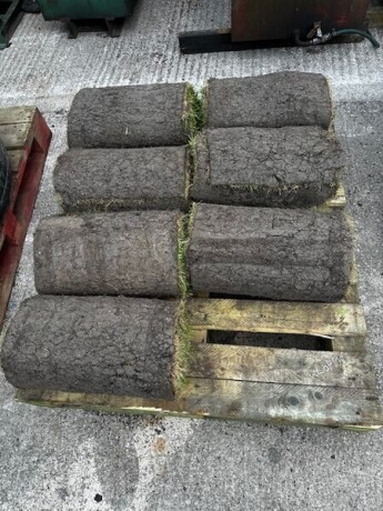 7x Rolls of Turf