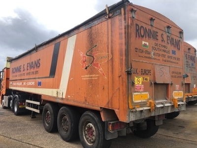 2004 United  60yrd³ Alloy Body Tipping Trailer  - 3