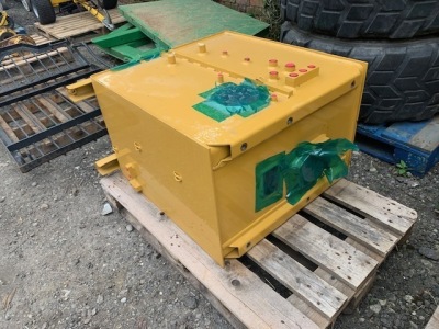 CAT Hydraulic Tank (New & Unused)  - 2