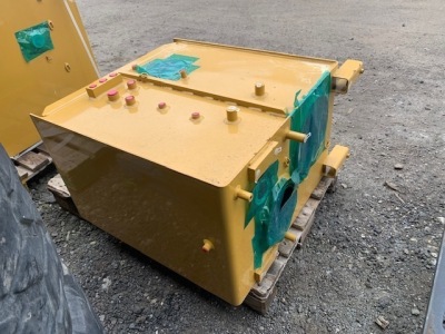 CAT Hydraulic Tank (New & Unused)  - 4