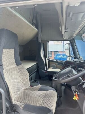 2008 Volvo FM-480 Beavertail Hiab Rigid - 35
