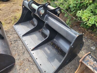 Unused Rhinox 7ft Ditching Bucket - 80mm Pins