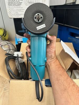 Makita 240V Model 9501B 100mm Disc Grinder