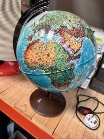 Mains Light Up Globe in Box