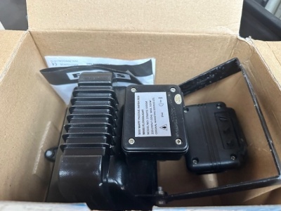 Focus Exterior Floodlight with PIR - 2