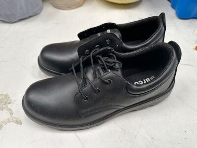 Pair of Unused Arco Safety Shoes Size Uk 13/EU 48