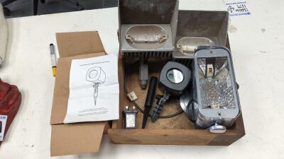 3 x Outdoor Lights ( R7 bulbs ) + 1 x Outdoor Lights Projector