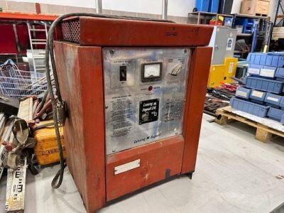 Lansing Bagnall 12/24V Battery Charger