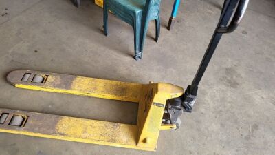 PowerPoint 2.5ton Pallet Truck