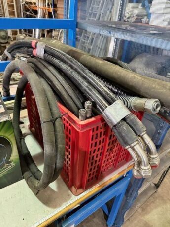 Quantity of Hydraulic & Air Hose 