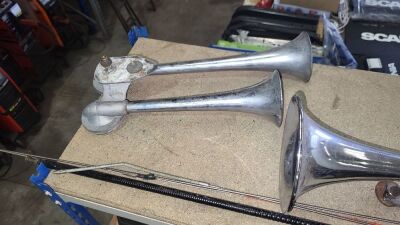 2x Air Horns, CB Aerials